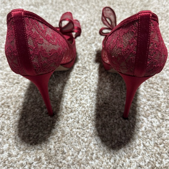 Valentino Crimson Lace Bow Heels - Picture 4 of 7